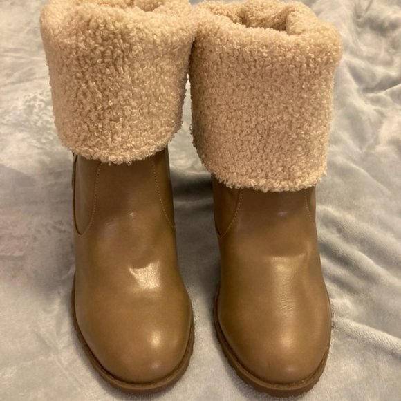 Taupe, size 7.5, shearling lined,  Muk Luk Winter Booties with 2 in heel - Picture 4 of 10